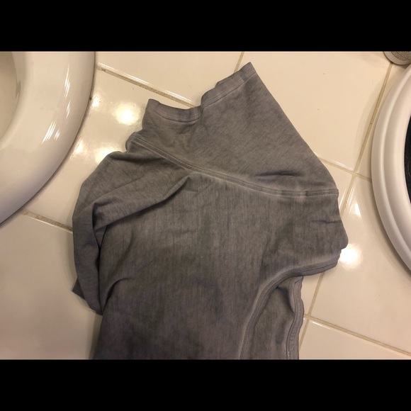 Lululemon short sleeve gray tee. Size 6 - Picture 3 of 5